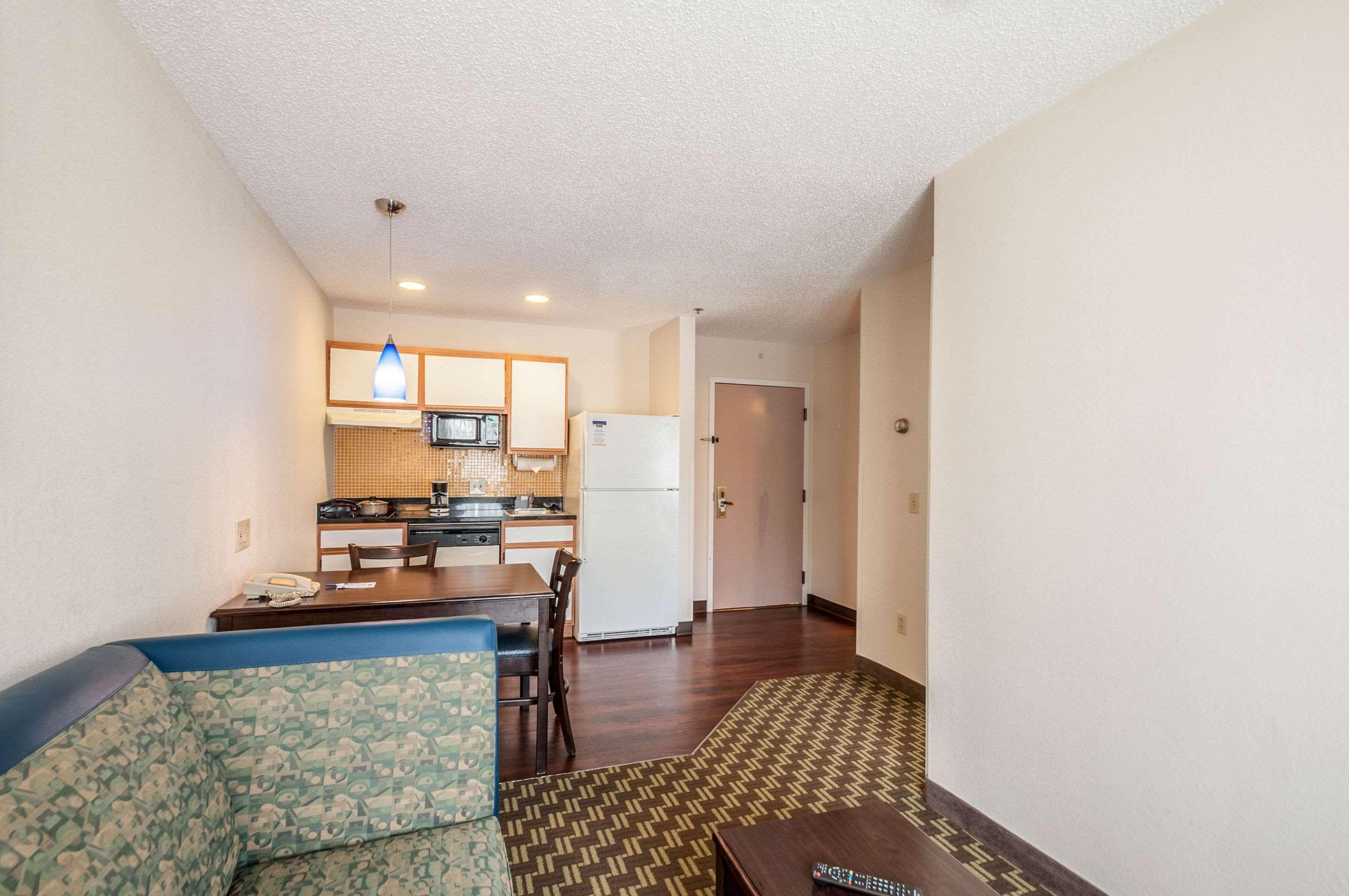 Mainstay Suites Frederick Exterior photo