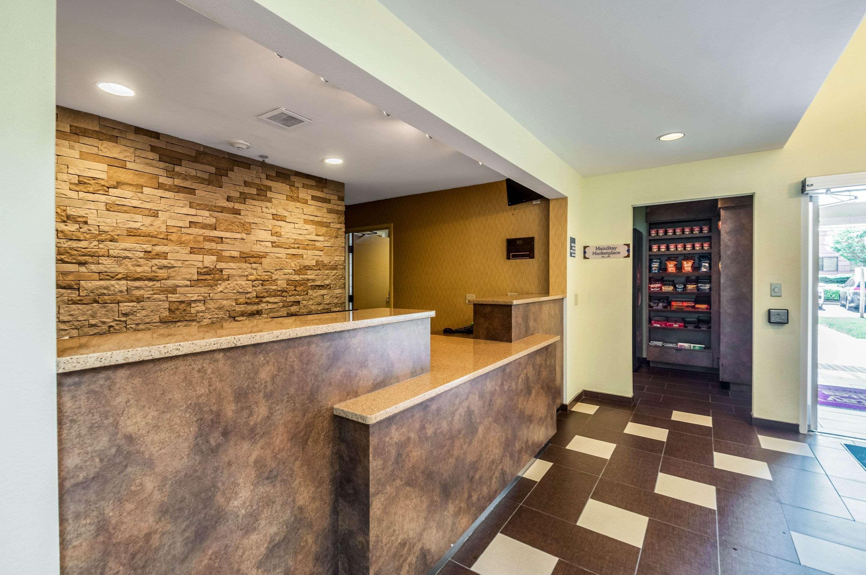 Mainstay Suites Frederick Exterior photo